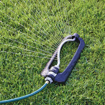 Project Source 4000-sq ft Oscillating Sled Lawn Sprinkler