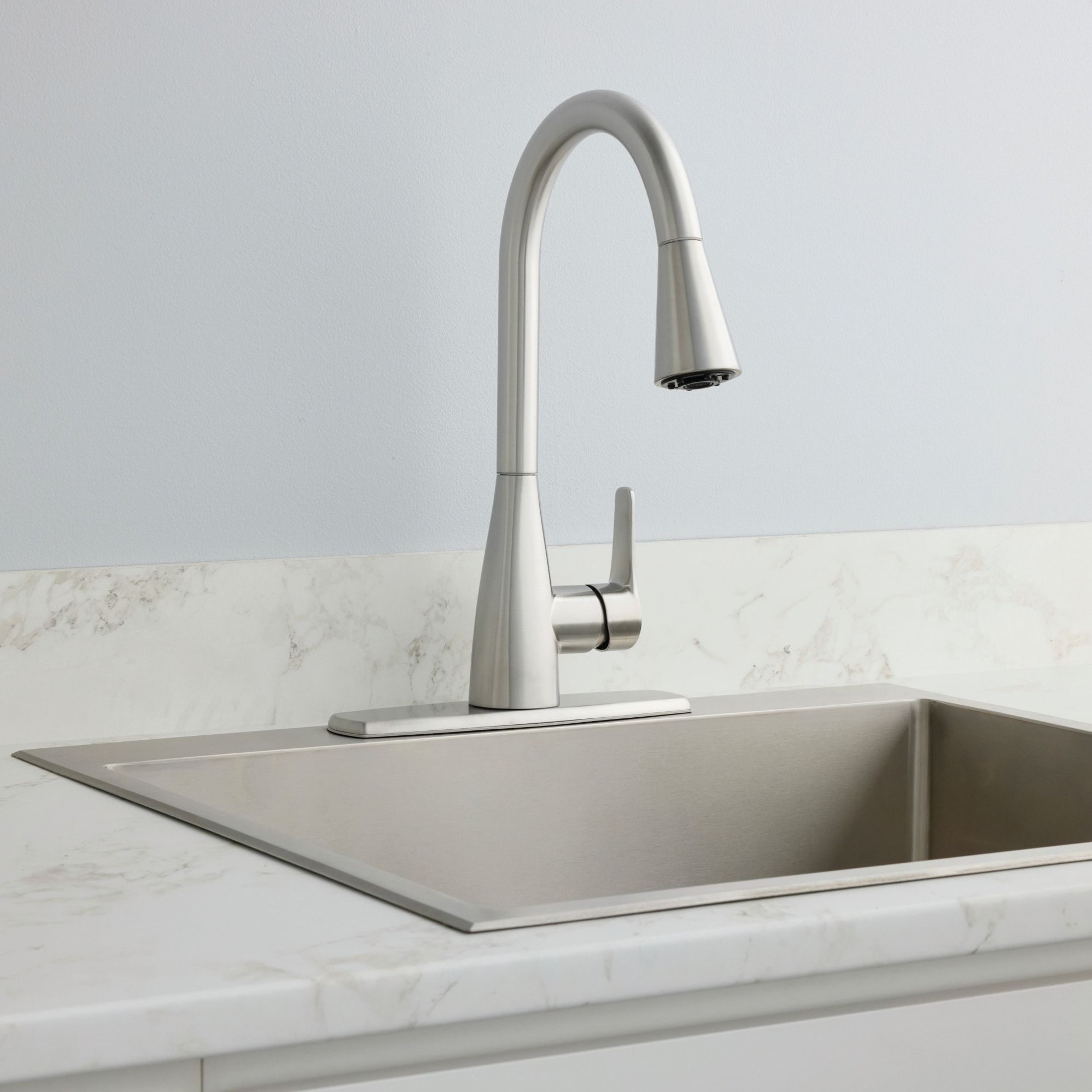 Project Source Ellesburg Stainless Steel Single Handle Deck-mount Pull-down Kitchen Faucet with Sprayer (Includes Deck Plate)